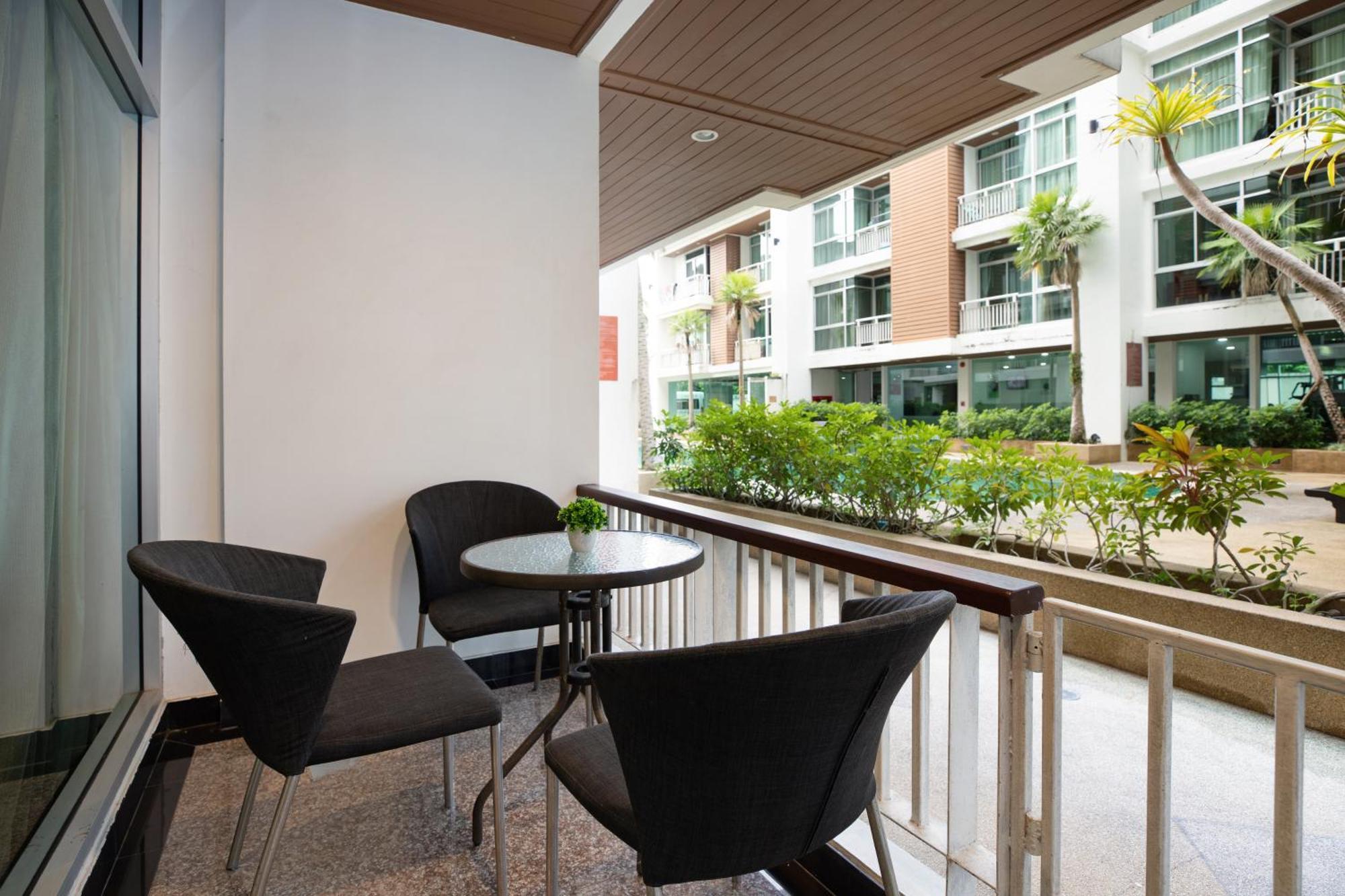 Icheck Inn Residences Patong Exterior photo